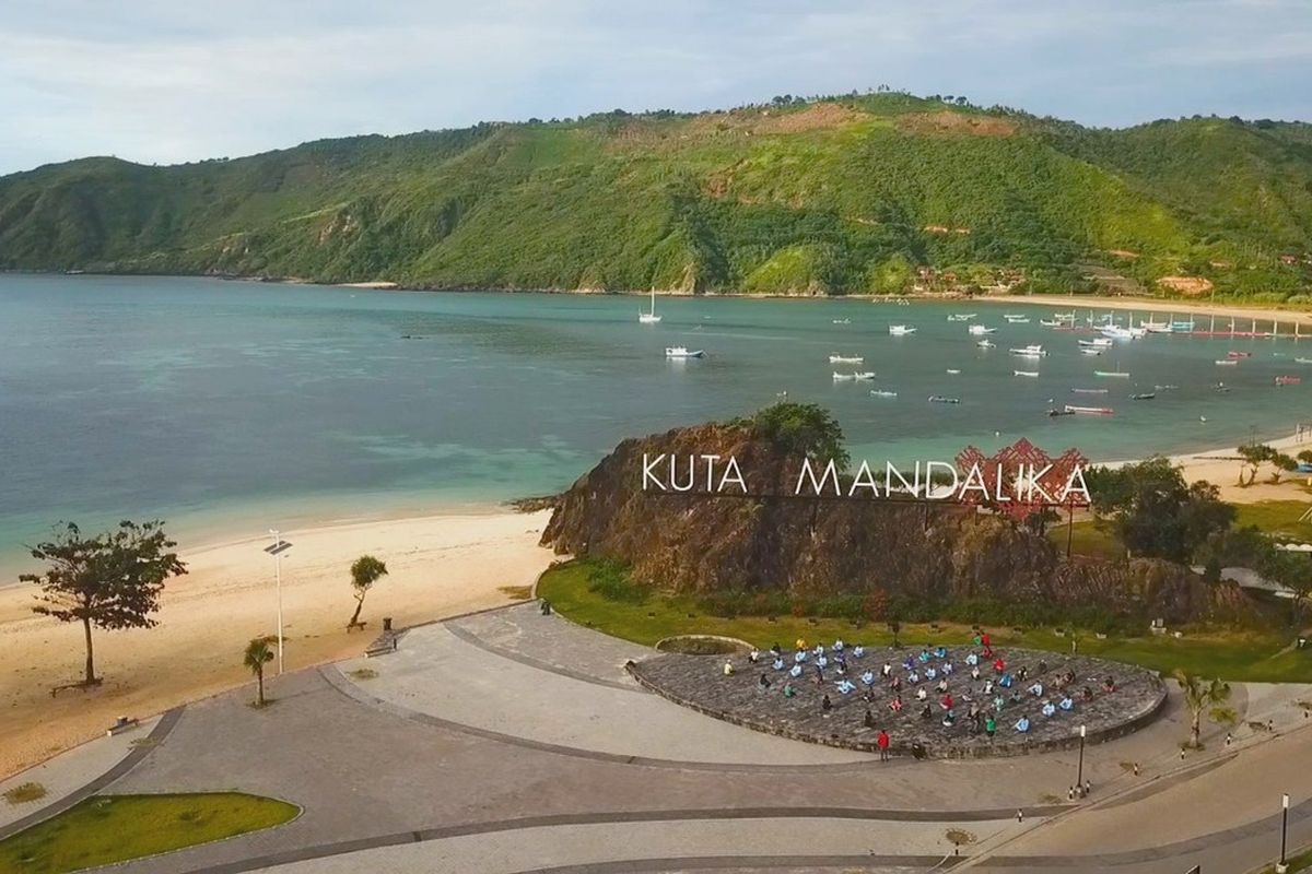 Pantai Kuta Lombok — destinasi wisata terpopuler